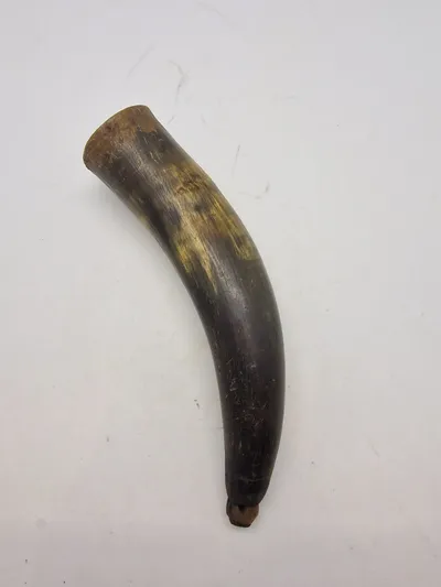 Originalt krudthorn af ben