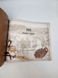 Bog- og DVD-sæt "1916: Verdun og Somme" af Julian Thompson