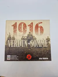 Bog- og DVD-sæt "1916: Verdun og Somme" af Julian Thompson