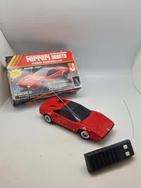 Fjernstyret Ferrari med æske