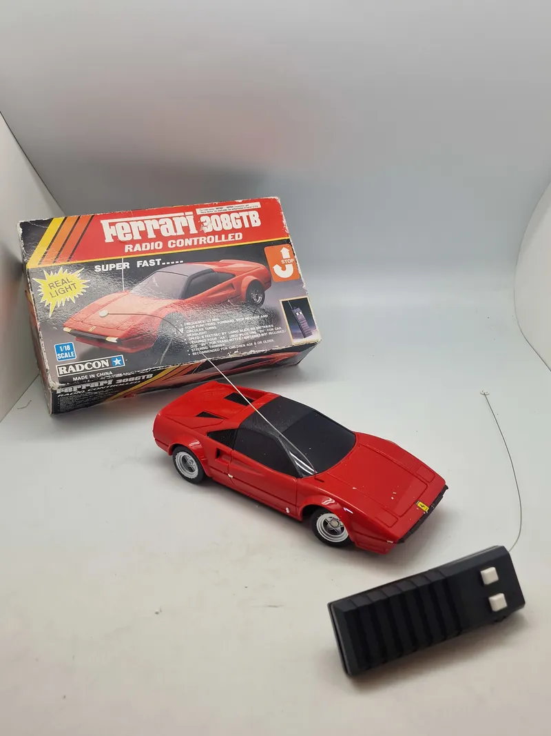 Fjernstyret Ferrari med æske