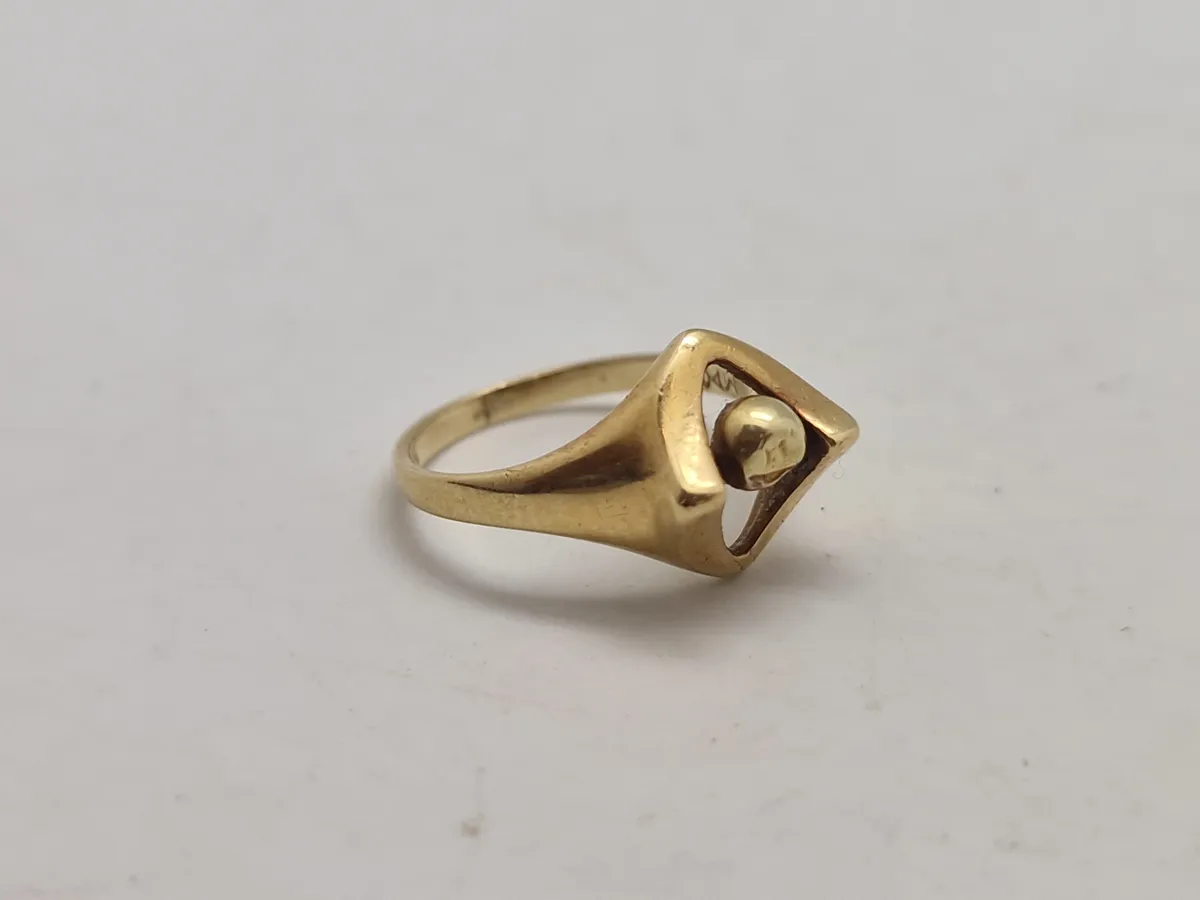 Original 14 karat guldring, vægt 2.9 gram