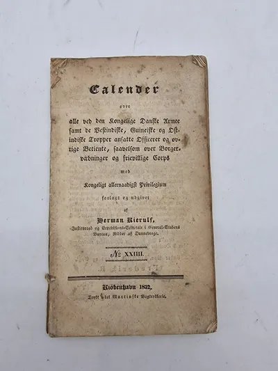 Calenderover
alle ved den Kongelige Danske Armee samt de Vestindiske, Guineiske og Ost indiske Tropper ansatte Officerer og øv rige Betiente, saavelsom over Borger- våbninger og fricvillige Corps 1832