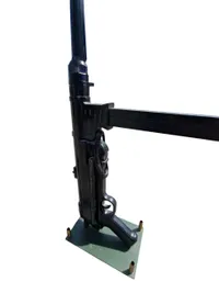 Lampe lavet som mp40 og tysk hjelm - efterkrigs (kan ikke skyde)