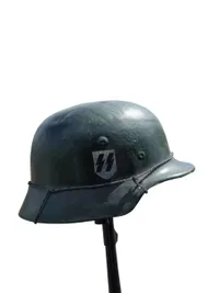 Lampe lavet som mp40 og tysk hjelm - efterkrigs (kan ikke skyde)