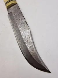 Veludført kniv lavet af Damaskus stål