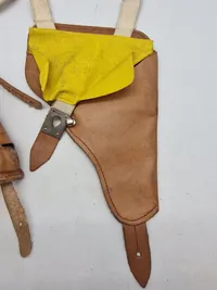 Originalt tysk pistolhylster anvendt af det det hemmelige politi under den kolde krig