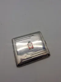 Cigaretetui i nysølv med Georg Jensen kongemærke af sterlingsølv og emalje