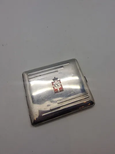Cigaretetui i nysølv med Georg Jensen kongemærke af sterlingsølv og emalje