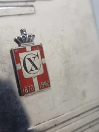 Cigaretetui i nysølv med Georg Jensen kongemærke af sterlingsølv og emalje