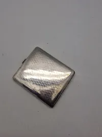Cigaretetui i nysølv med Georg Jensen kongemærke af sterlingsølv og emalje