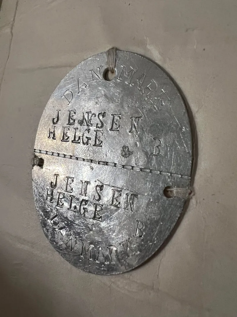 Originalt Lot fra samme mand , soldaterbog, ID disk mm. 1942 Læge