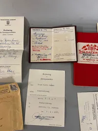 Originalt Lot fra samme mand , soldaterbog, ID disk mm. 1942 Læge