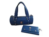Original MCM Grained Calfskin Studded Heritage Barrel Bag – Blå & MCM Walter Continental Pung i Læder