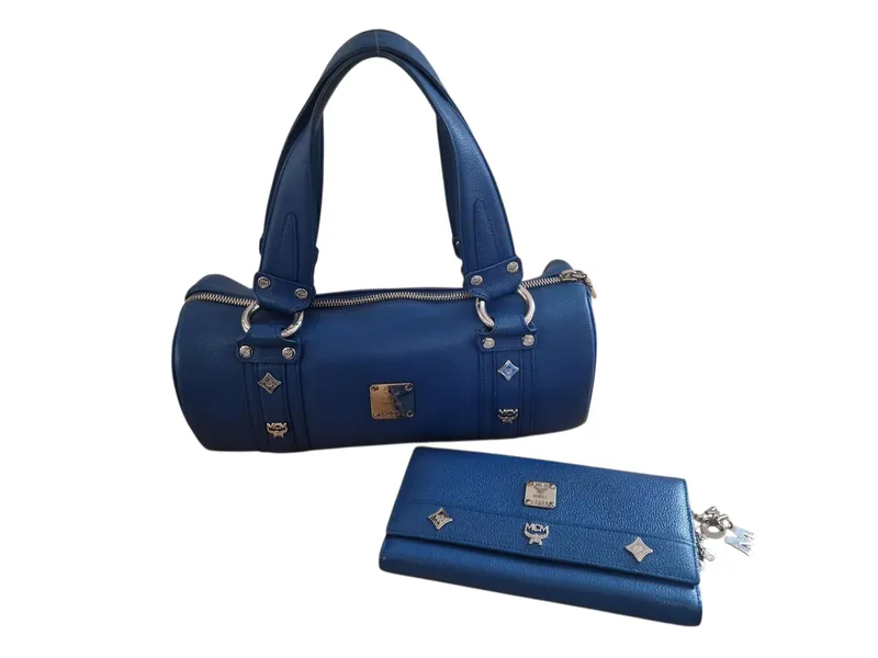 Original MCM Grained Calfskin Studded Heritage Barrel Bag – Blå & MCM Walter Continental Pung i Læder