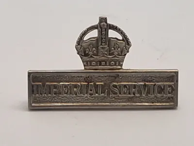 Imperial Service Badge. Dette mærke blev tildelt medlemmer af Territorial Force (TF) i Storbritannien, som var villige til at tjene uden for Storbritannien i tilfælde af en national nødsituation