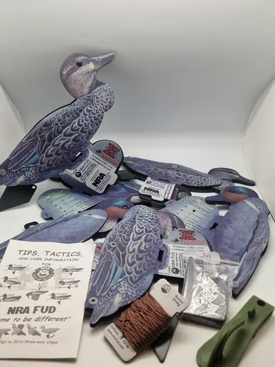 NRA FUD "Fold Up Decoys" lokkeænder, der bruges til jagt
