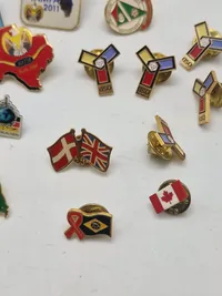 Samling diverse pins