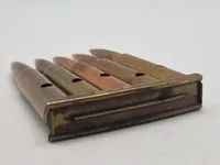 Original laderamme til K98 med 8X57JS patroner (deaktiverede)