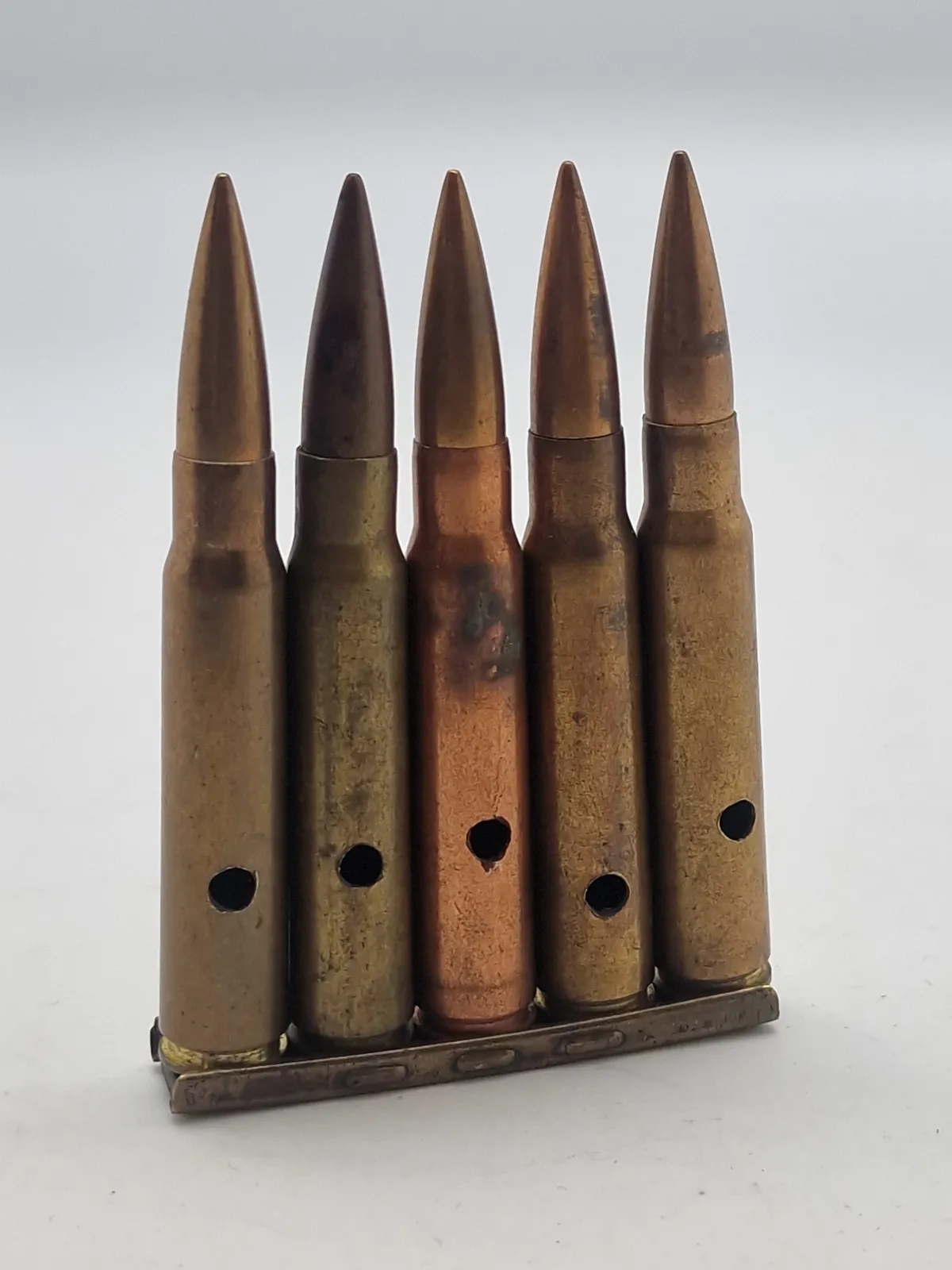 Original laderamme til K98 med 8X57JS patroner (deaktiverede)