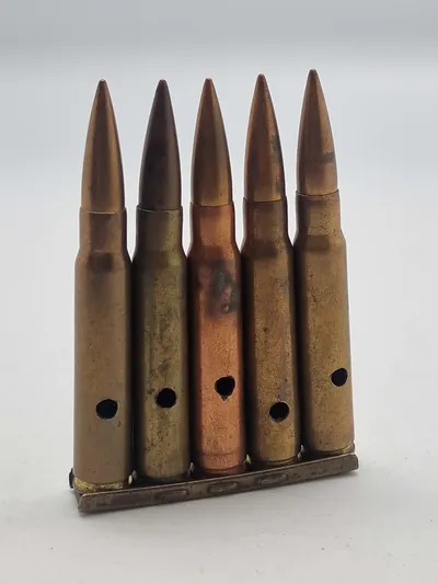 Original laderamme til K98 med 8X57JS patroner (deaktiverede)