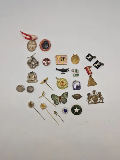 Samling diverse pins