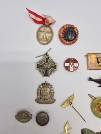 Samling diverse pins