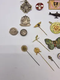 Samling diverse pins