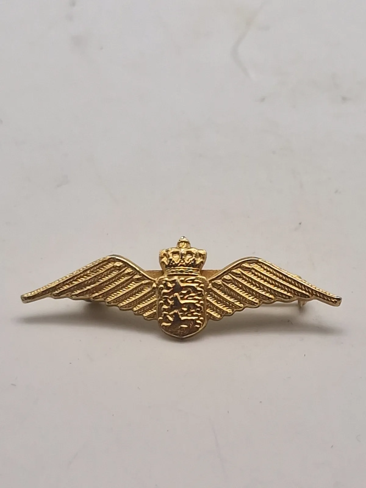 Original nål fra det danske flyvevåben kvinder