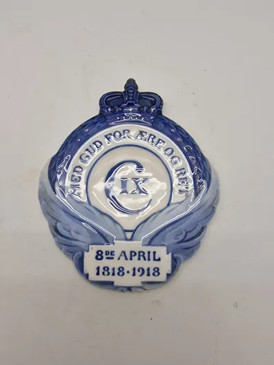Original Royal Copenhagen mindeplatte udgivet i anledning af 100-årsdagen for Kong Christian IX's fødsel i 1818.