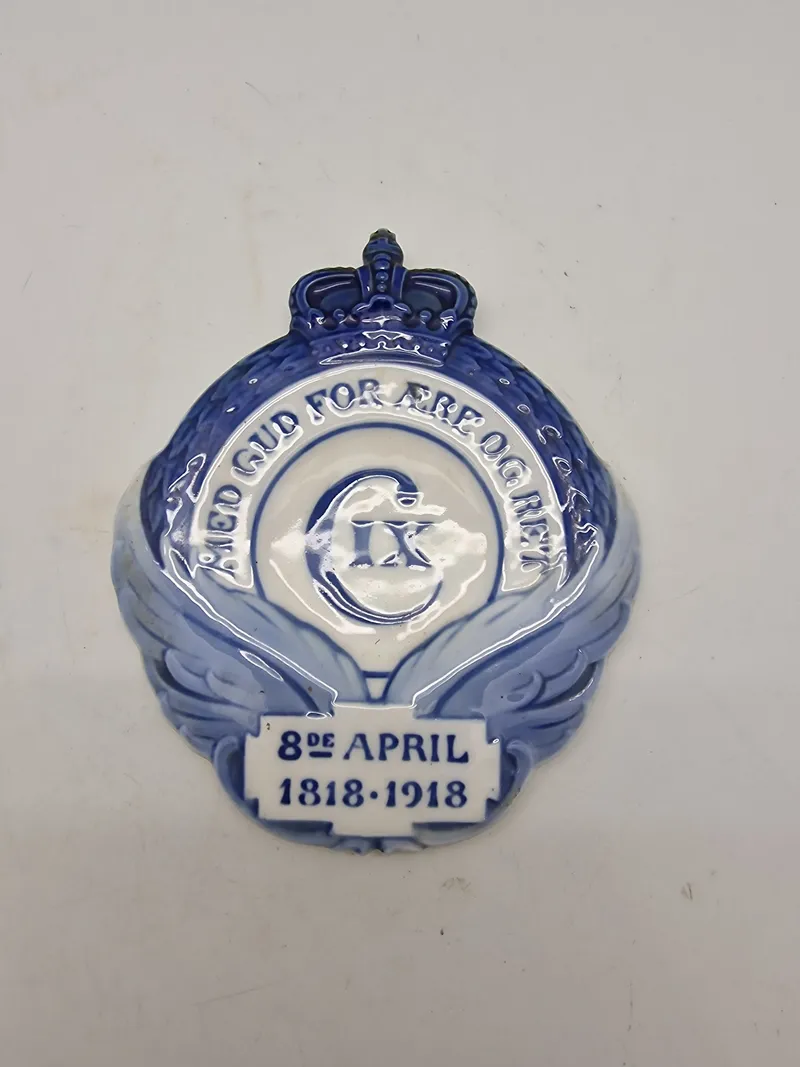 Original Royal Copenhagen mindeplatte udgivet i anledning af 100-årsdagen for Kong Christian IX's fødsel i 1818.