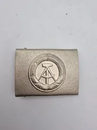 Samling original DDR, bæltespænder og kravespejle