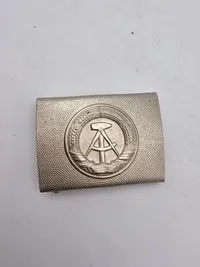 Samling original DDR, bæltespænder og kravespejle