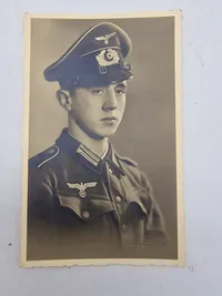 Originalt Soldatenfamilienarztkarte fra Anden Verdenskrig, dateret den 8. januar 1945, samt billede