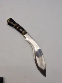 Khukri kniv, rang og æske til patroner