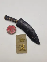Khukri kniv, rang og æske til patroner