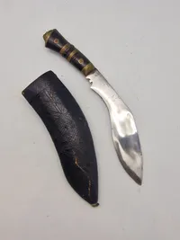 Khukri kniv, rang og æske til patroner