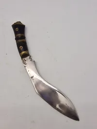Khukri kniv, rang og æske til patroner
