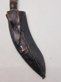 Khukri kniv, rang og æske til patroner