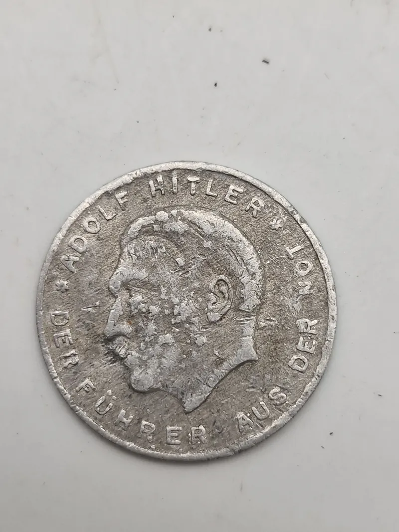 Sjælden original valgtoken eller propagandamønt fra det tyske valg den 14. september 1930.
Teksten på mønten lyder "WÄHLT AM 14 SEPTEMBER 1930 LISTE 9",