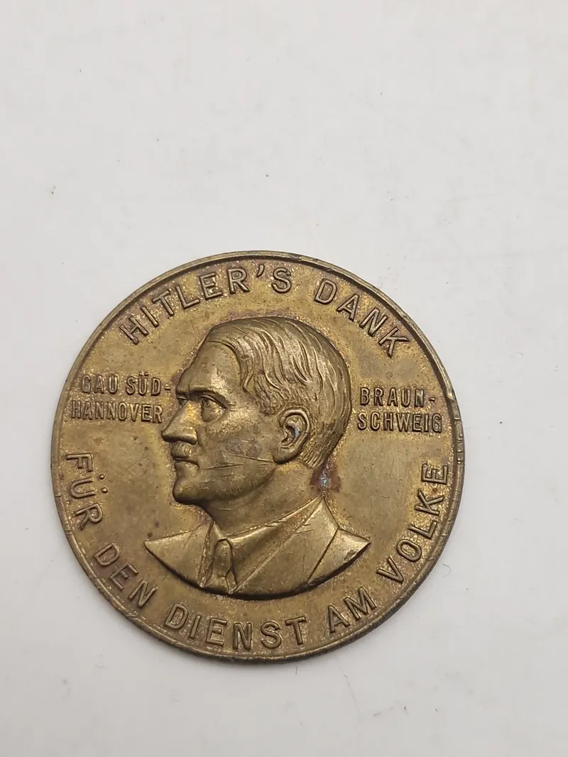 Original Hitler's Dank – Für den Dienst am Volke" medalje, som blev givet til frivillige i den første Vinterhjælpskampagne i Syd Hannover i 1933-34.