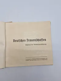 Originalt Deutsches Frauenschaffen

Jahrbuch der Reichsfrauenführung