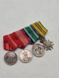 Original dansk ordensspange, med flere medaljer af sterlingsølv