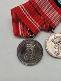 Original dansk ordensspange, med flere medaljer af sterlingsølv