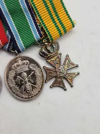 Original dansk ordensspange, med flere medaljer af sterlingsølv
