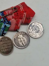 Original dansk ordensspange, med flere medaljer af sterlingsølv