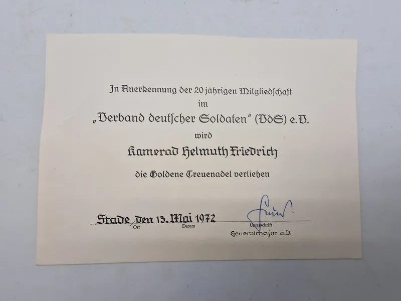 Originalt urkunde på  "Die Goldene Treuenadel" (Den Gyldne Trofasthedsnål)