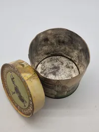 blikdåse fra J.W. Eisenbeiss u. Co., en tidligere Nürnberger Lebkuchenfabrik (Nürnberg Lebkuchenfabrik).