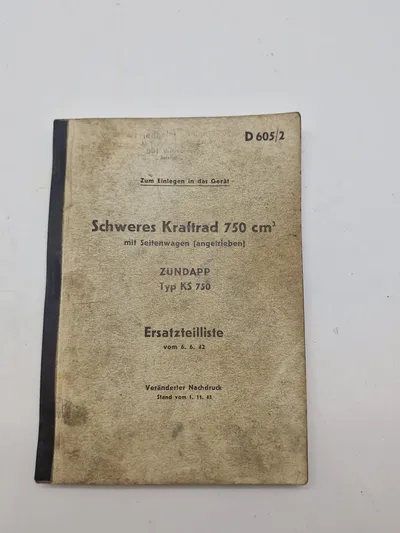 Zum Einlegen in das Gerät
Schweres Kraftrad 750 cm³
mit Seitenwagen (angetrieben)
ZUNDAPP
Typ KS 750
Ersatzteilliste
vom 6. 6. 42