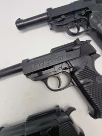 Samling Jackson legetøjspistoler som P38’ere